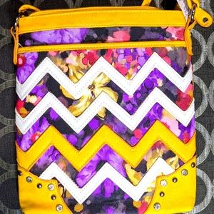 Zig zag crossbody bag